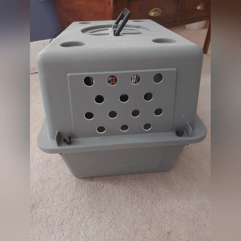 Sky kennel crate carrier for cats or small dogs ideal for flights